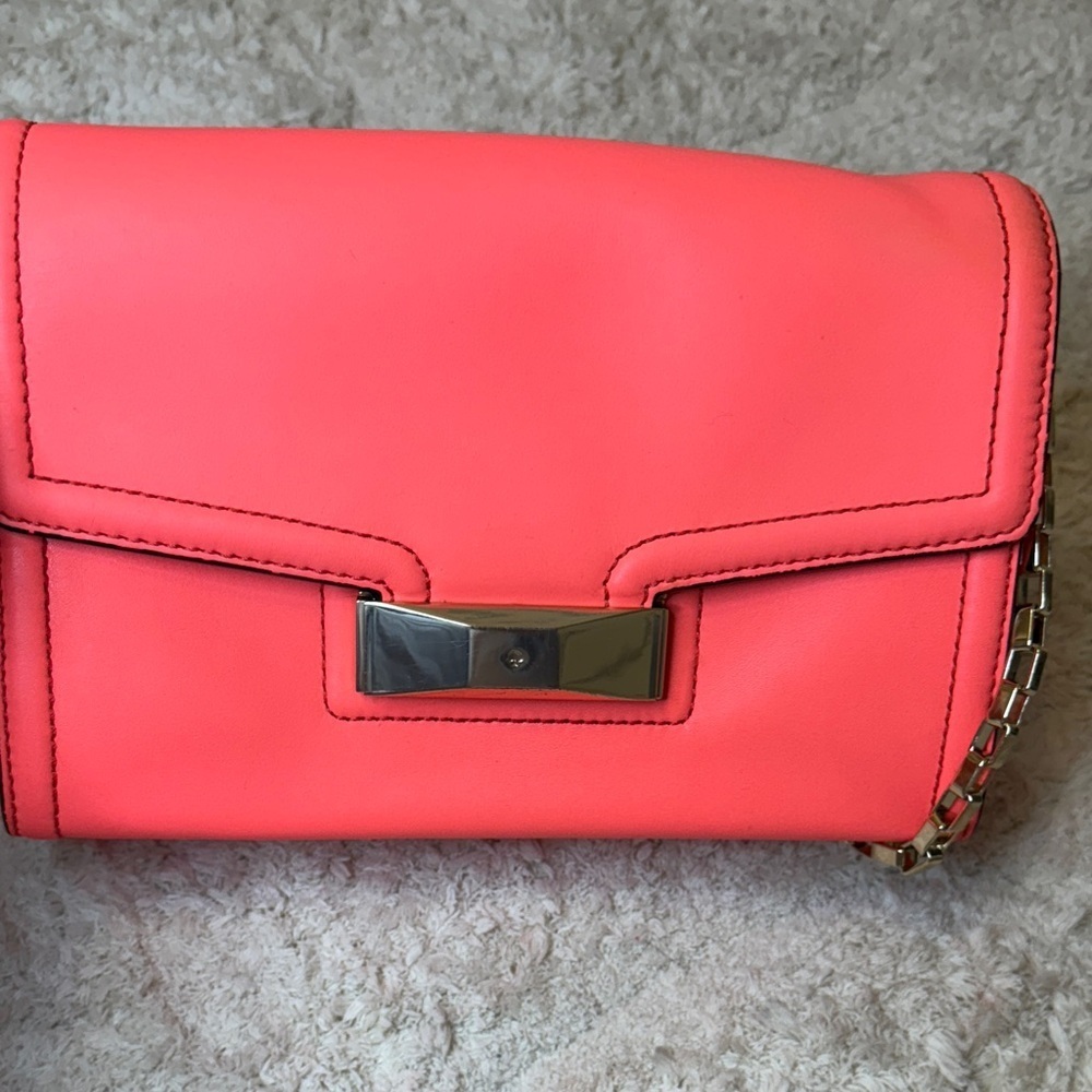 Kate Spade Surprise Coral Scarlett’s Carroll Park Shoulder Bag - Picture 2 of 15